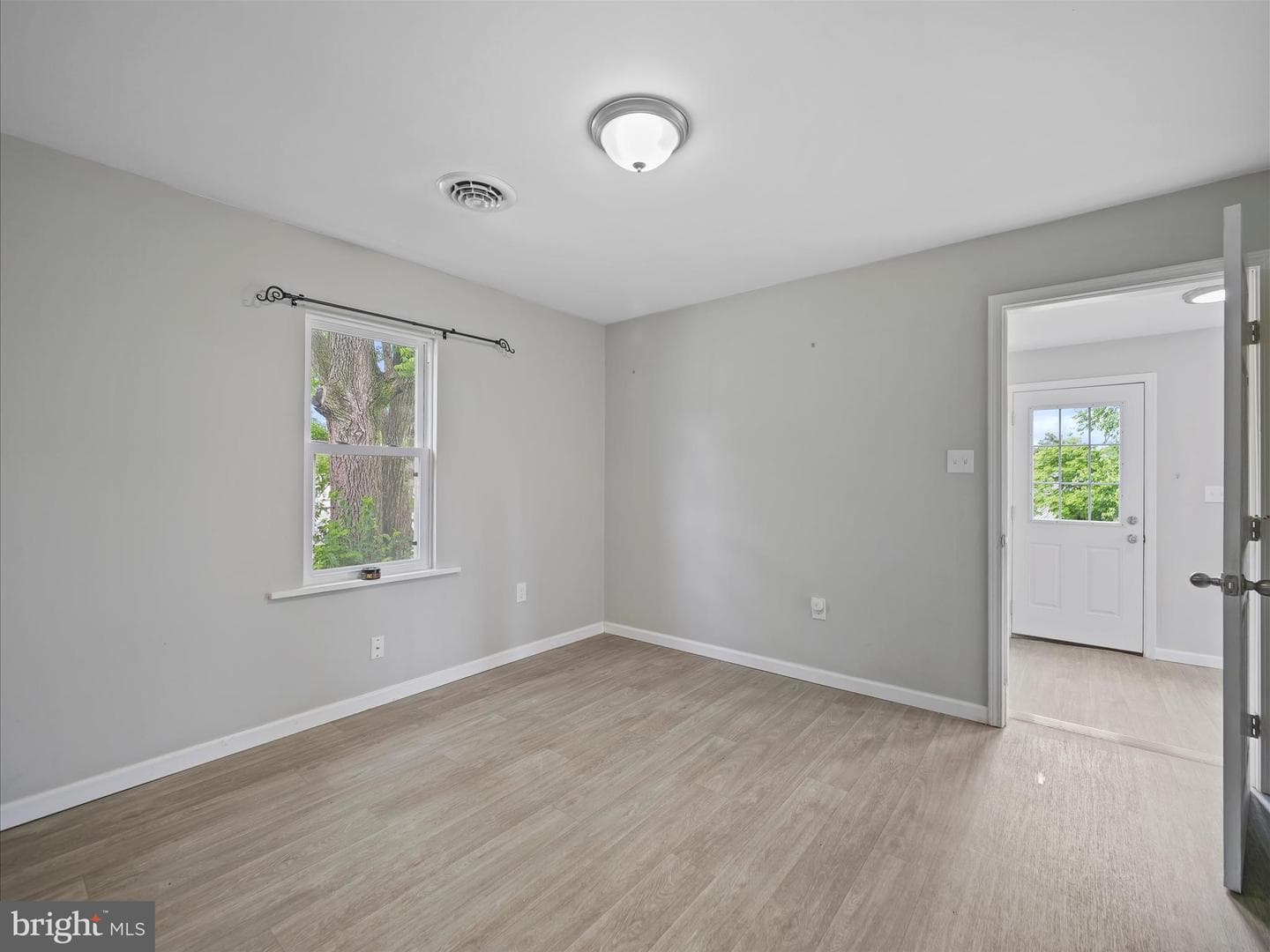 108 E 12th Avenue photo 8