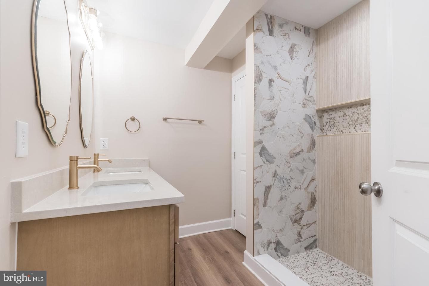 95 Devon Way photo 28