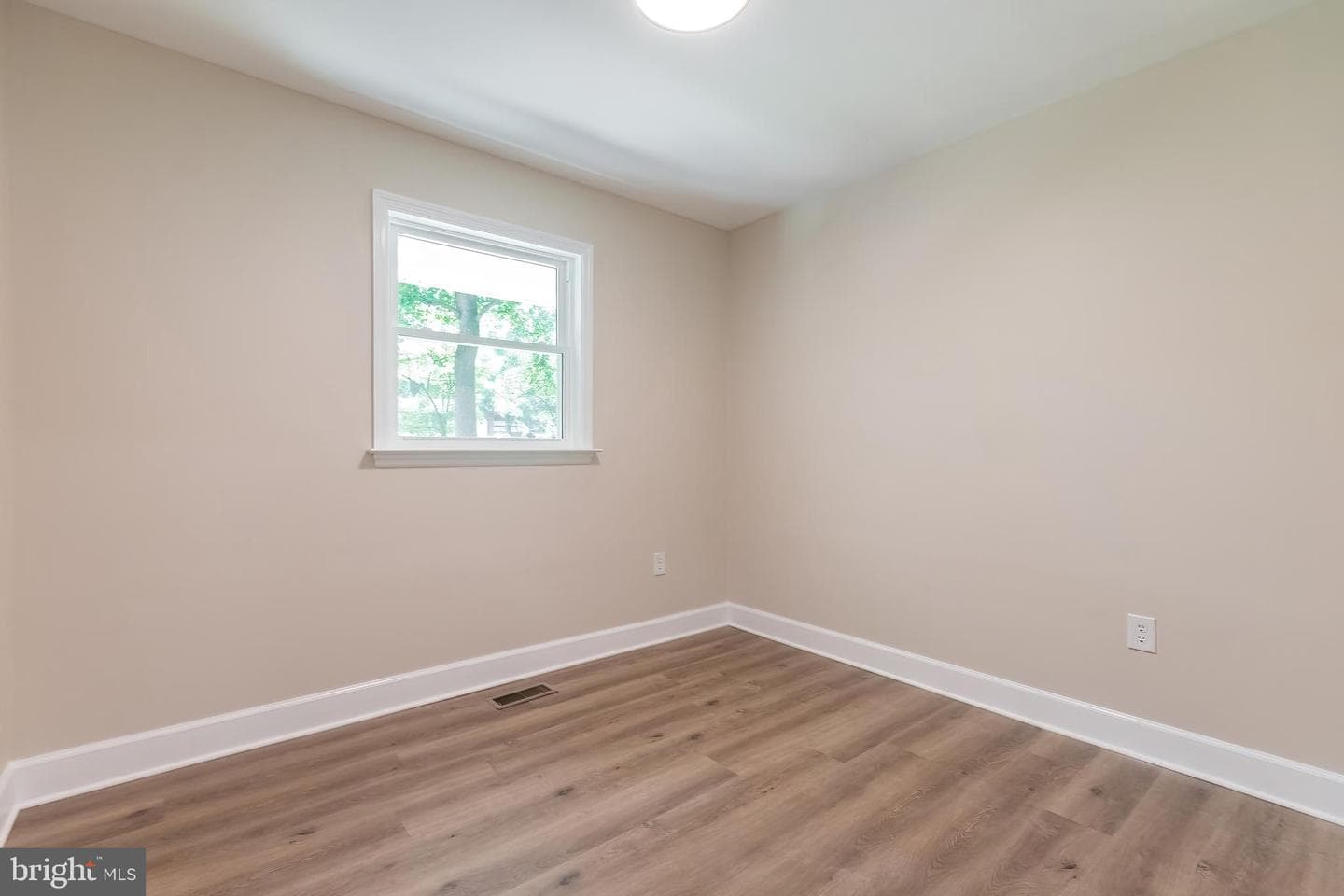 95 Devon Way photo 32
