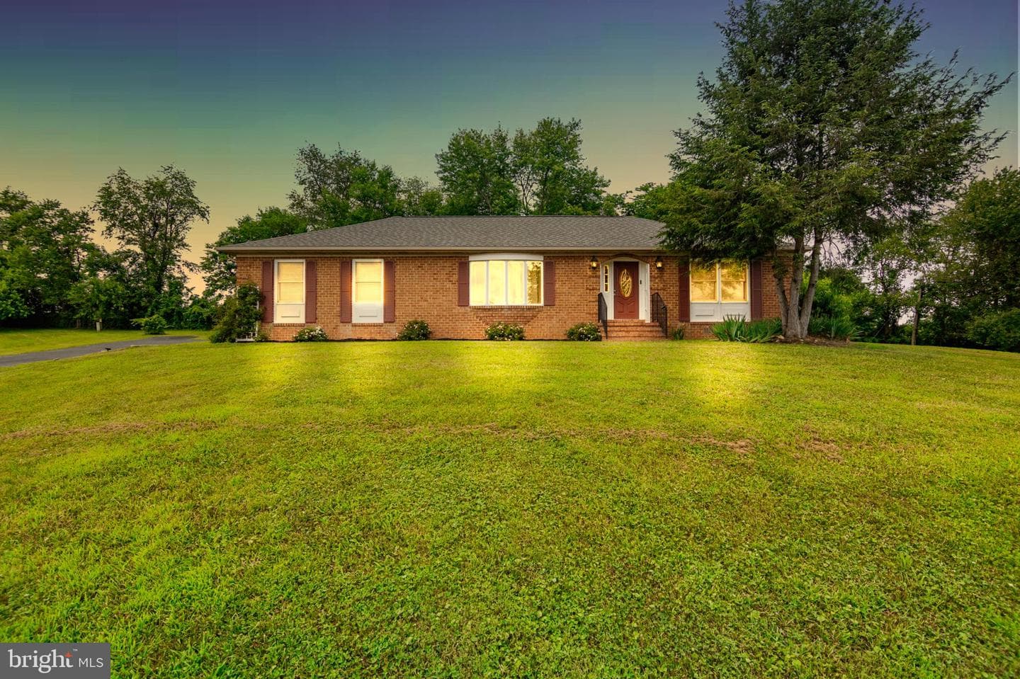384 Stephen Lane photo 1