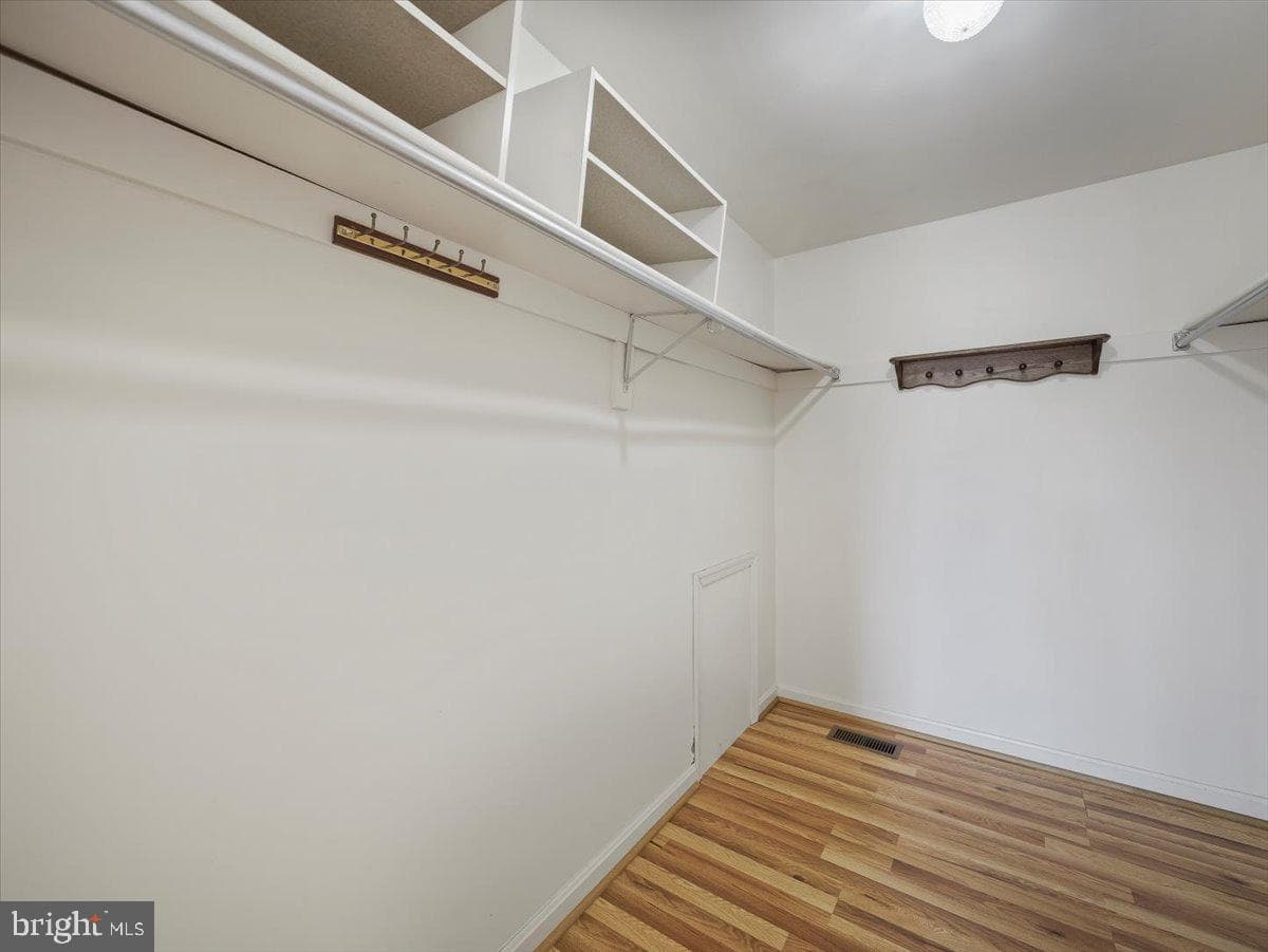 378 Prides Crossing photo 32