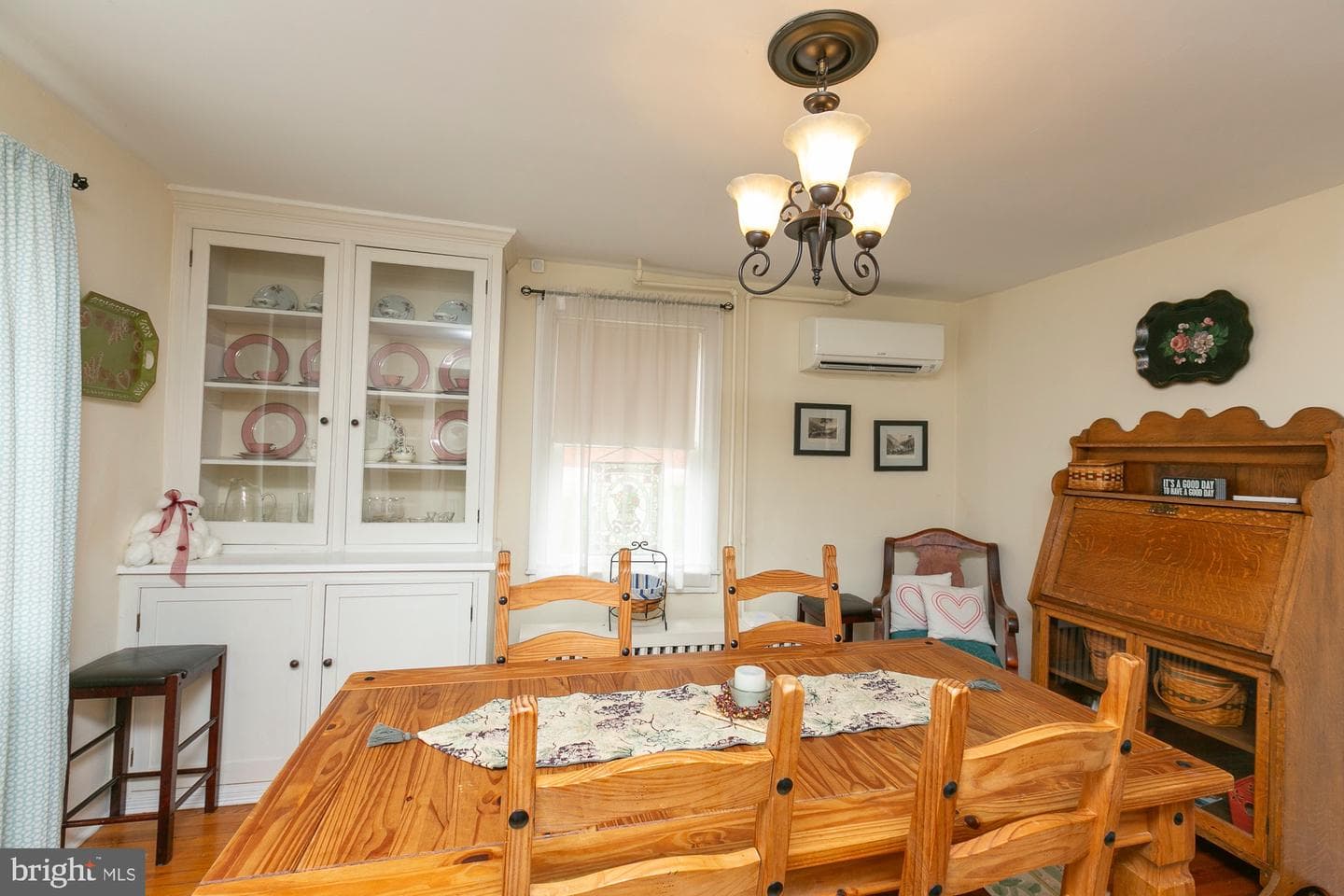 594 W Washington Street photo 13