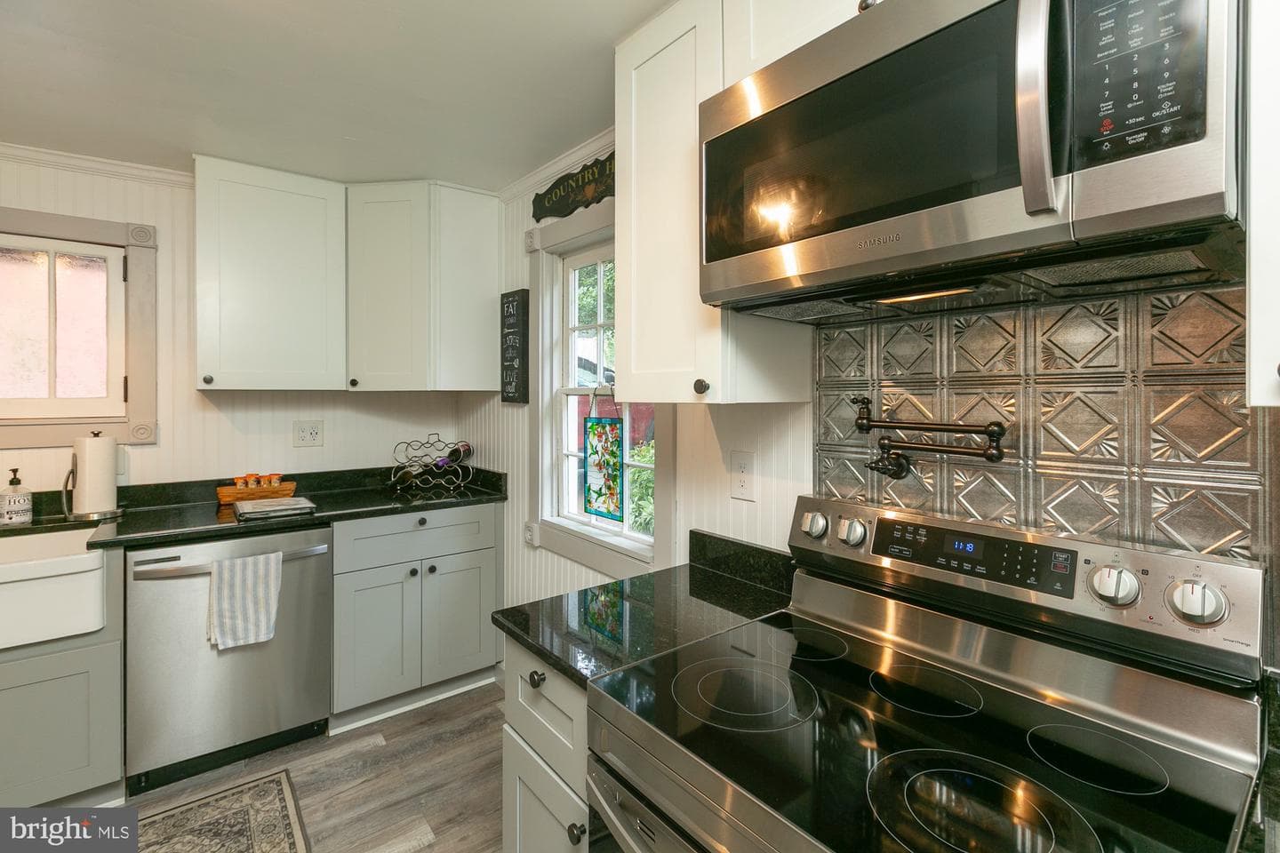 594 W Washington Street photo 18