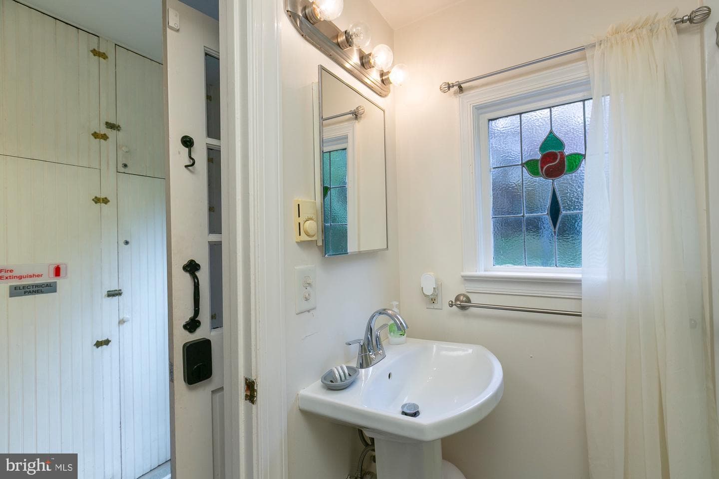 594 W Washington Street photo 21