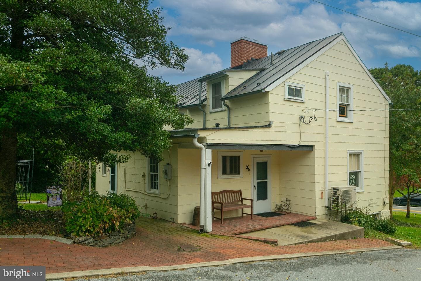 594 W Washington Street photo 6