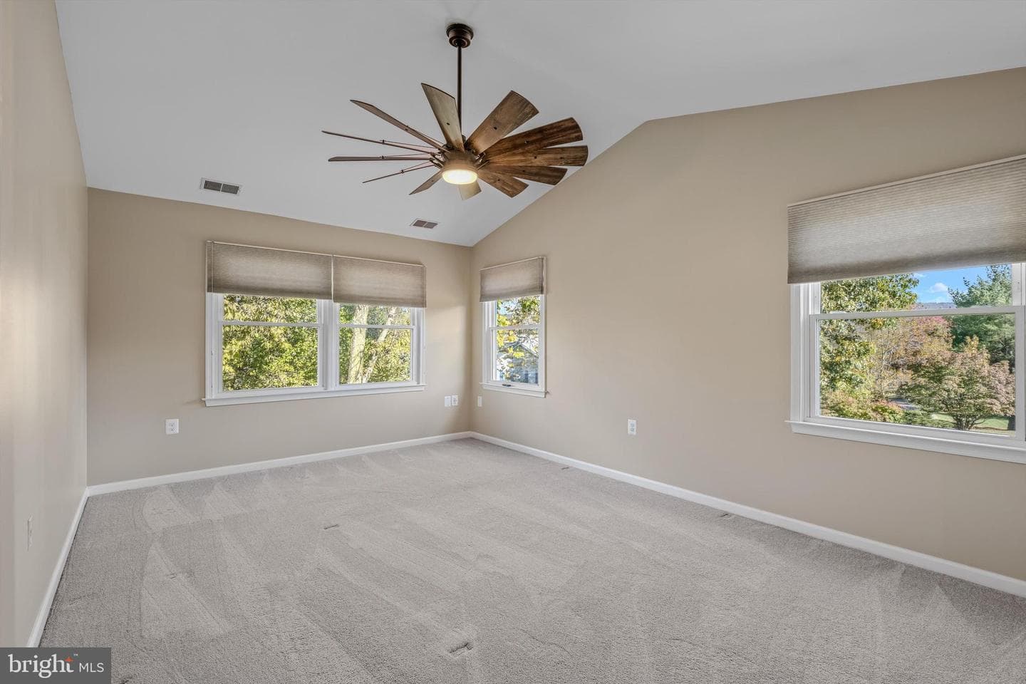 400 Deer Ridge Drive photo 28