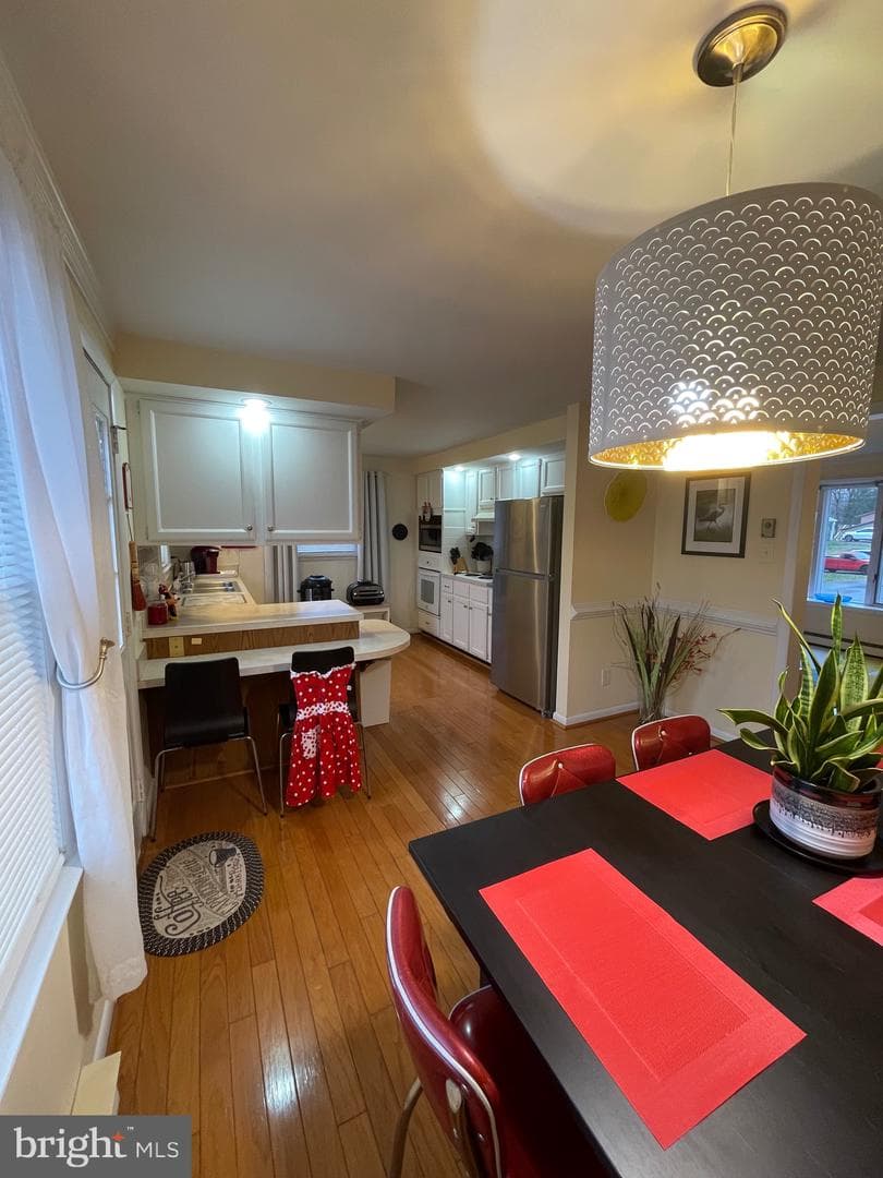 99 Exeter Court photo 10