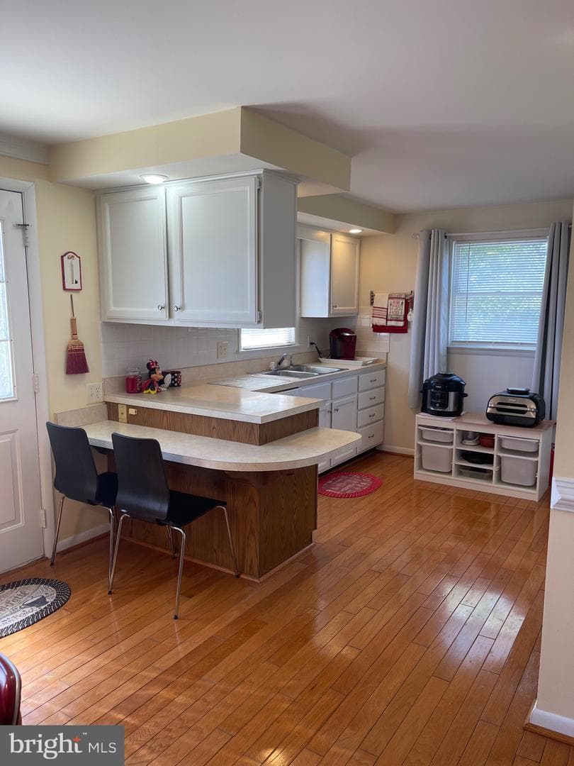 99 Exeter Court photo 11