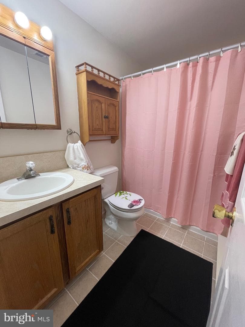 99 Exeter Court photo 23
