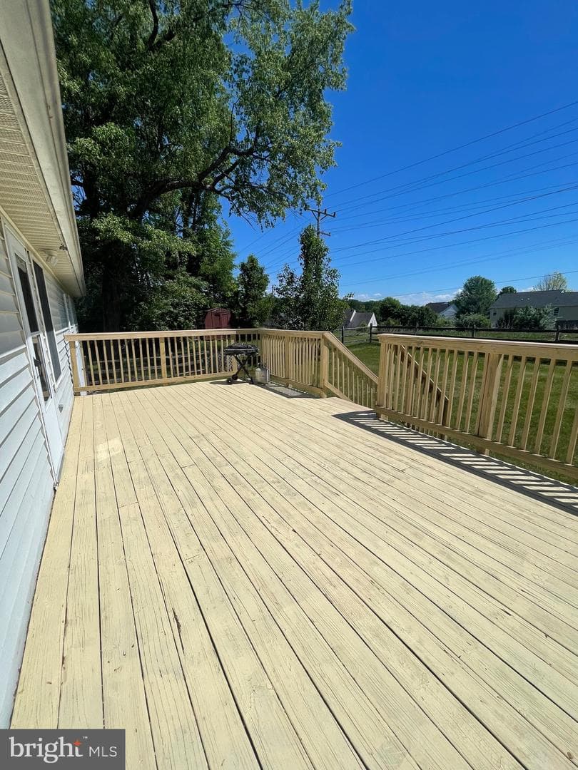 99 Exeter Court photo 40