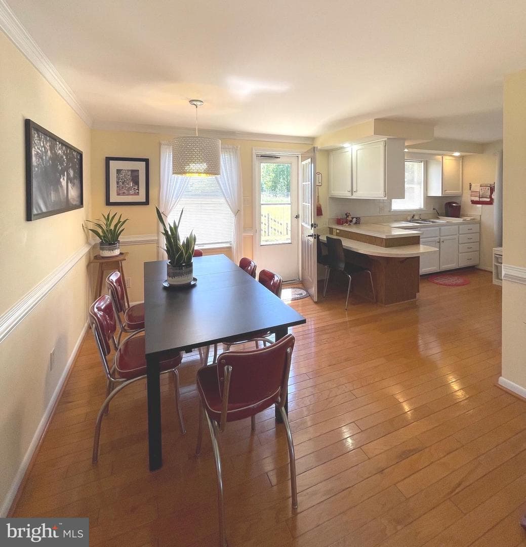 99 Exeter Court photo 6