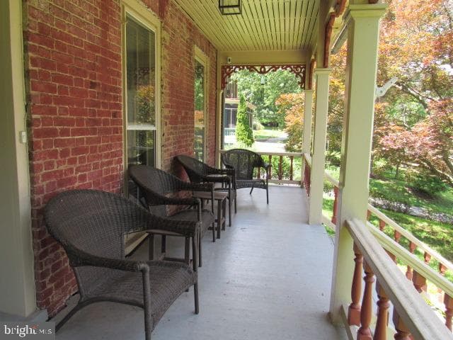 491 Washington St photo 3