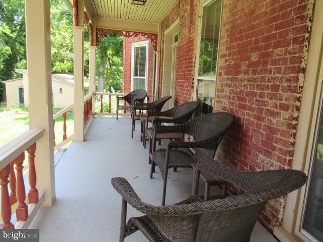 491 Washington St photo 4
