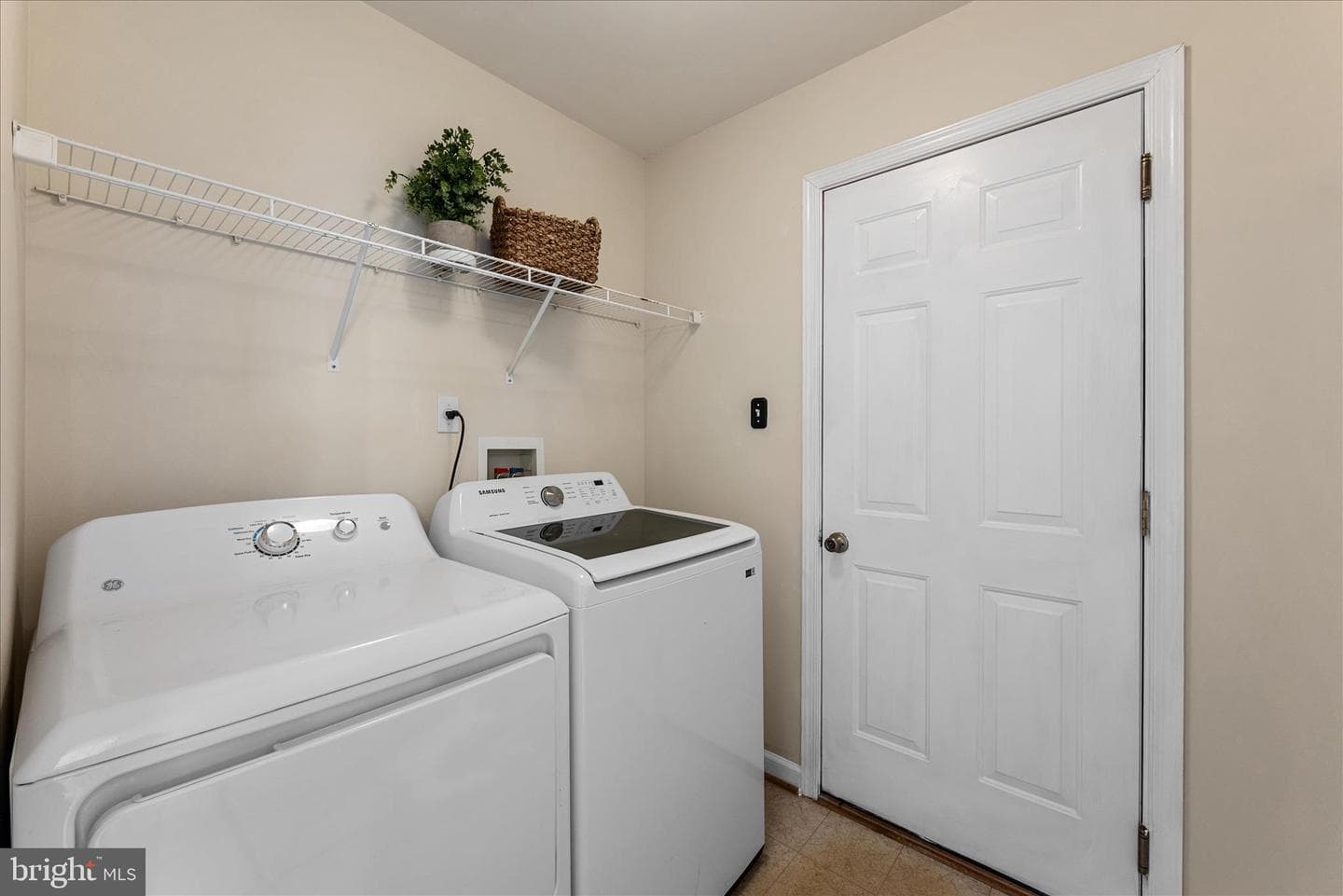 211 Stratus Drive photo 23