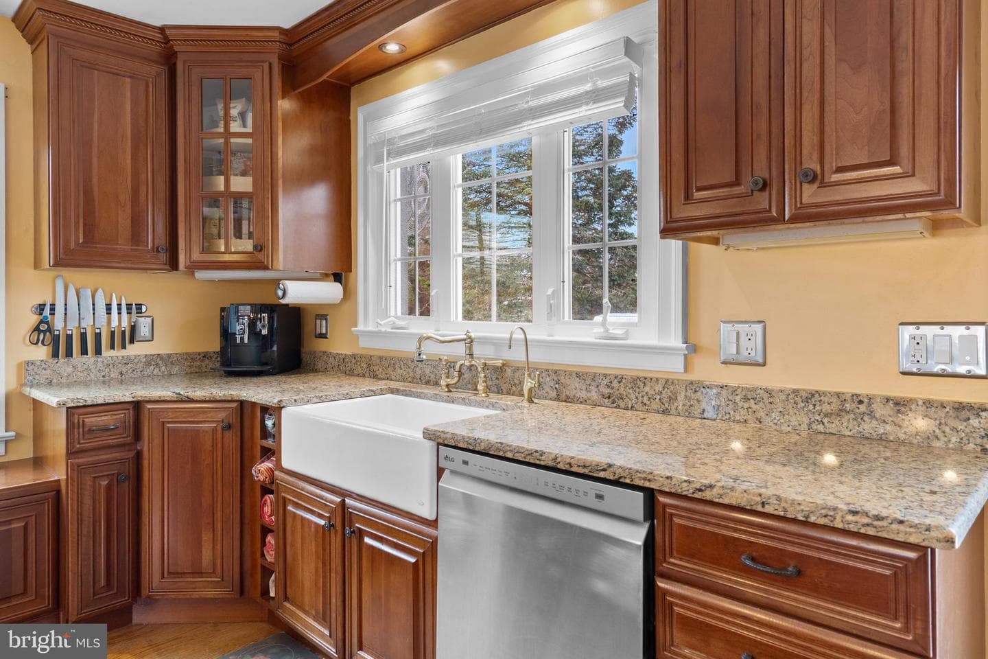 5194 Scrabble Road photo 9