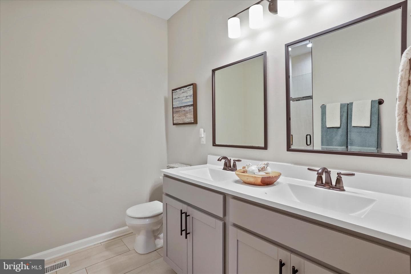 60 Village Circle photo 13