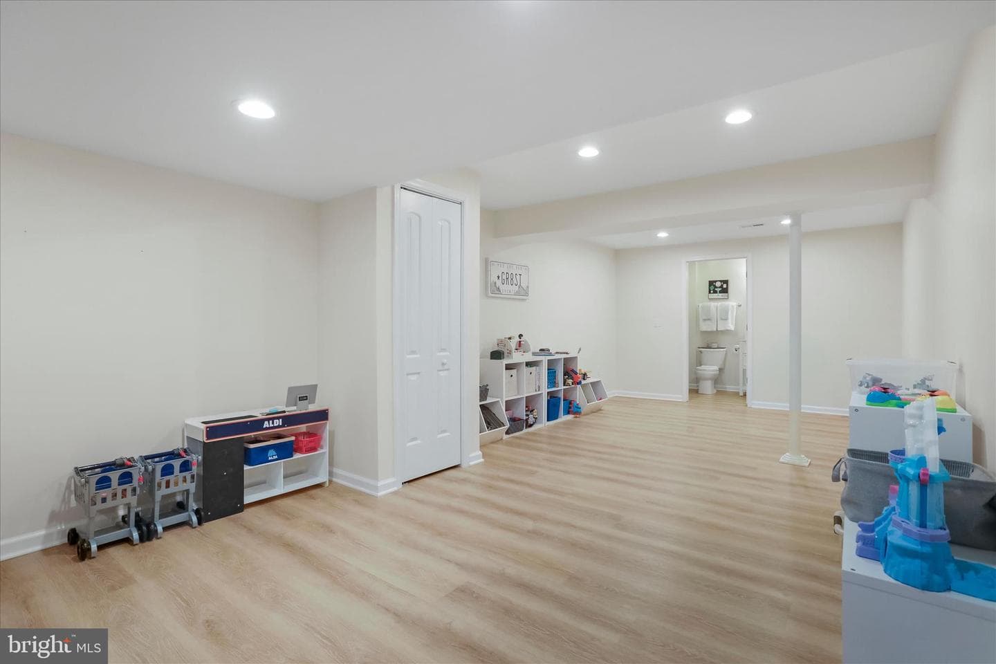 60 Village Circle photo 24