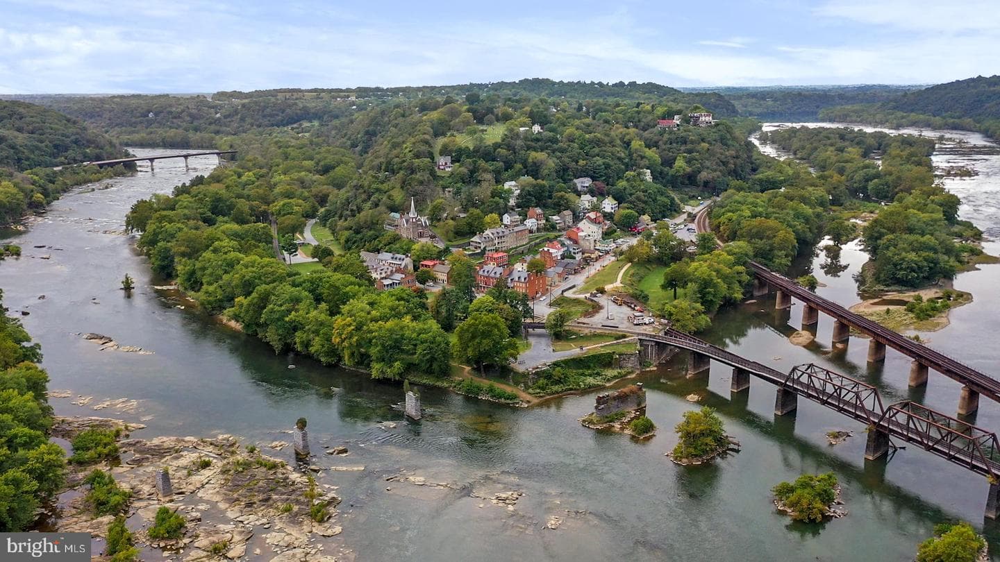 60 Village Circle photo 33