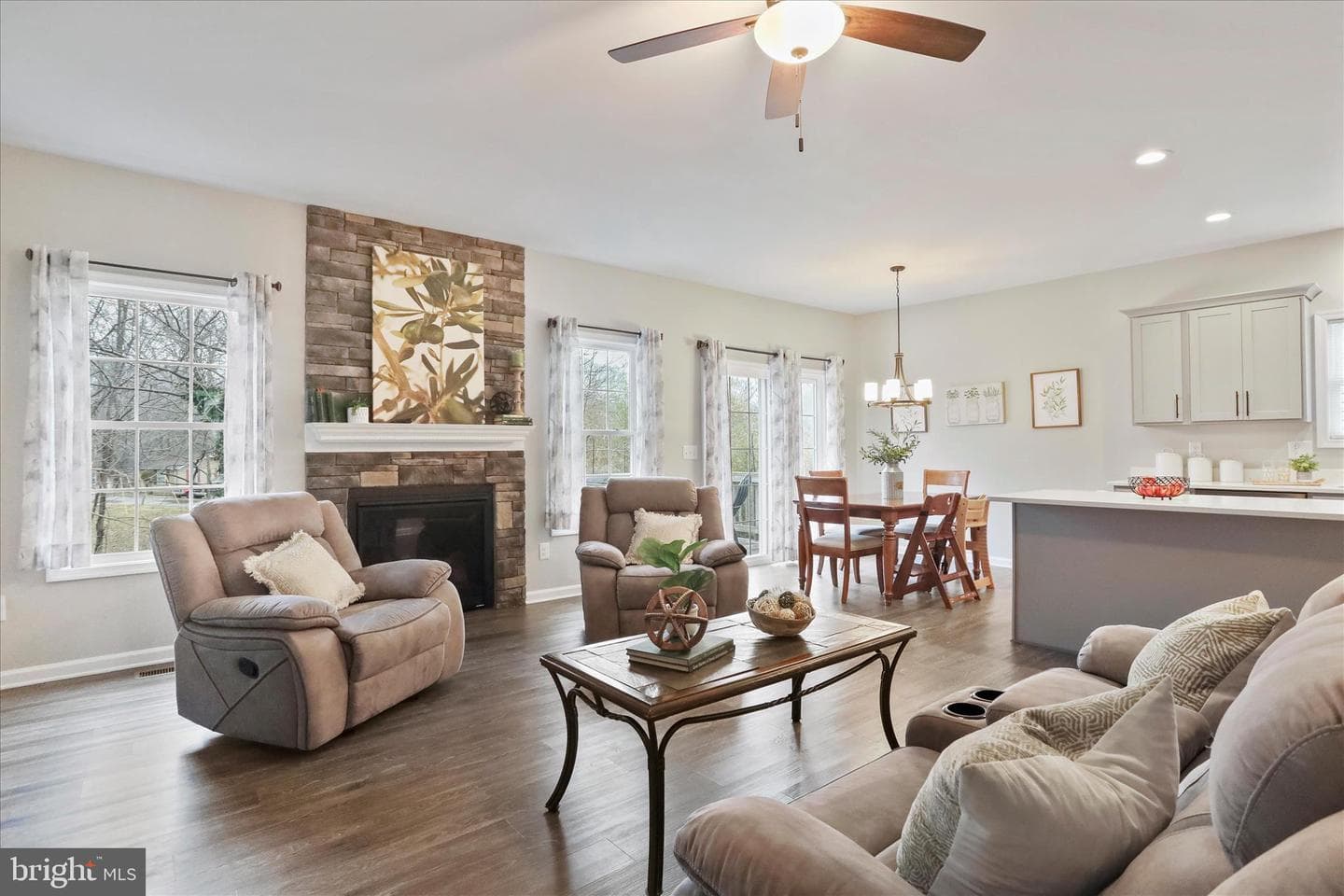 60 Village Circle photo 8
