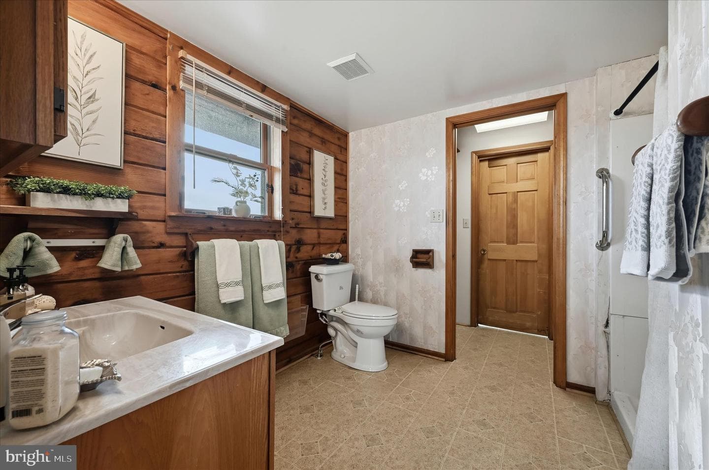 2048 Hinton Road photo 27