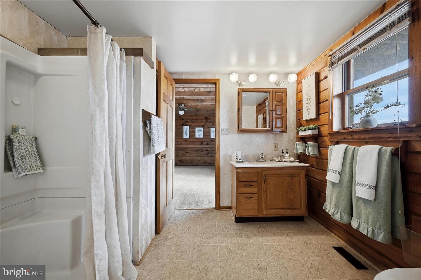 2048 Hinton Road photo 28