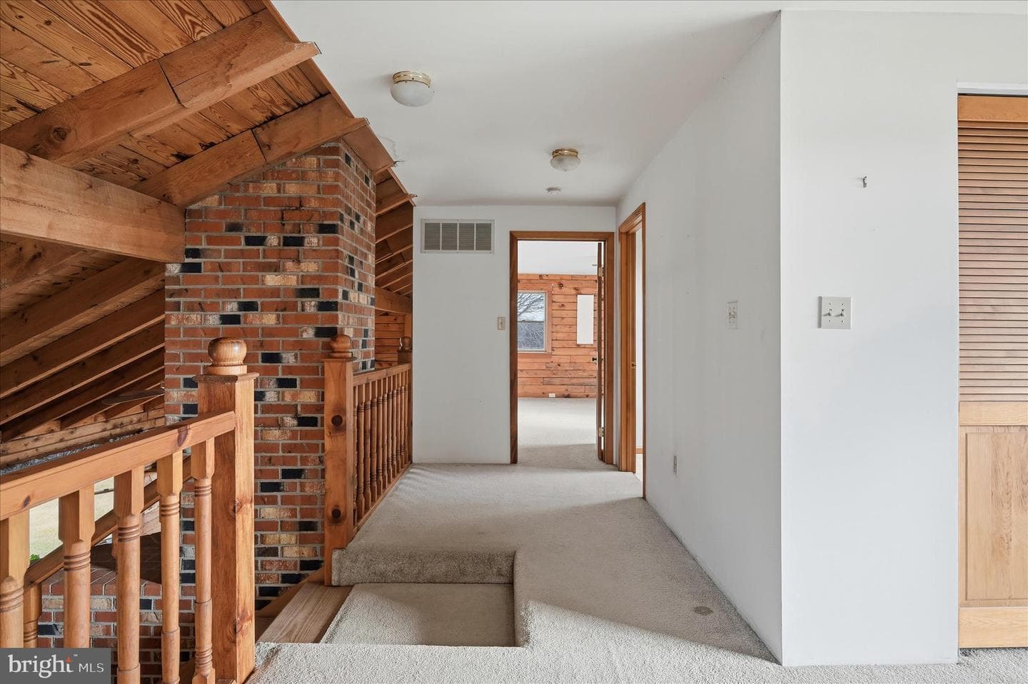 2048 Hinton Road photo 37