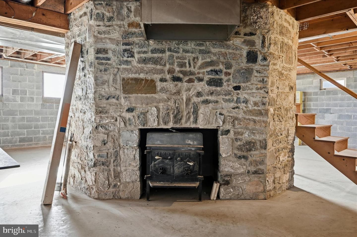 2048 Hinton Road photo 46