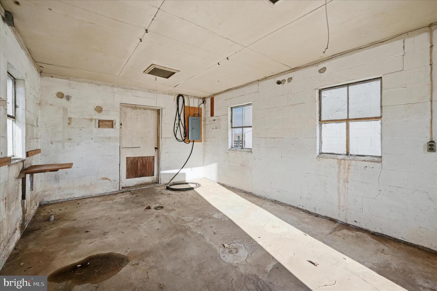 2048 Hinton Road photo 56
