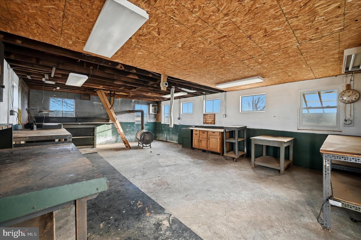 2048 Hinton Road photo 58