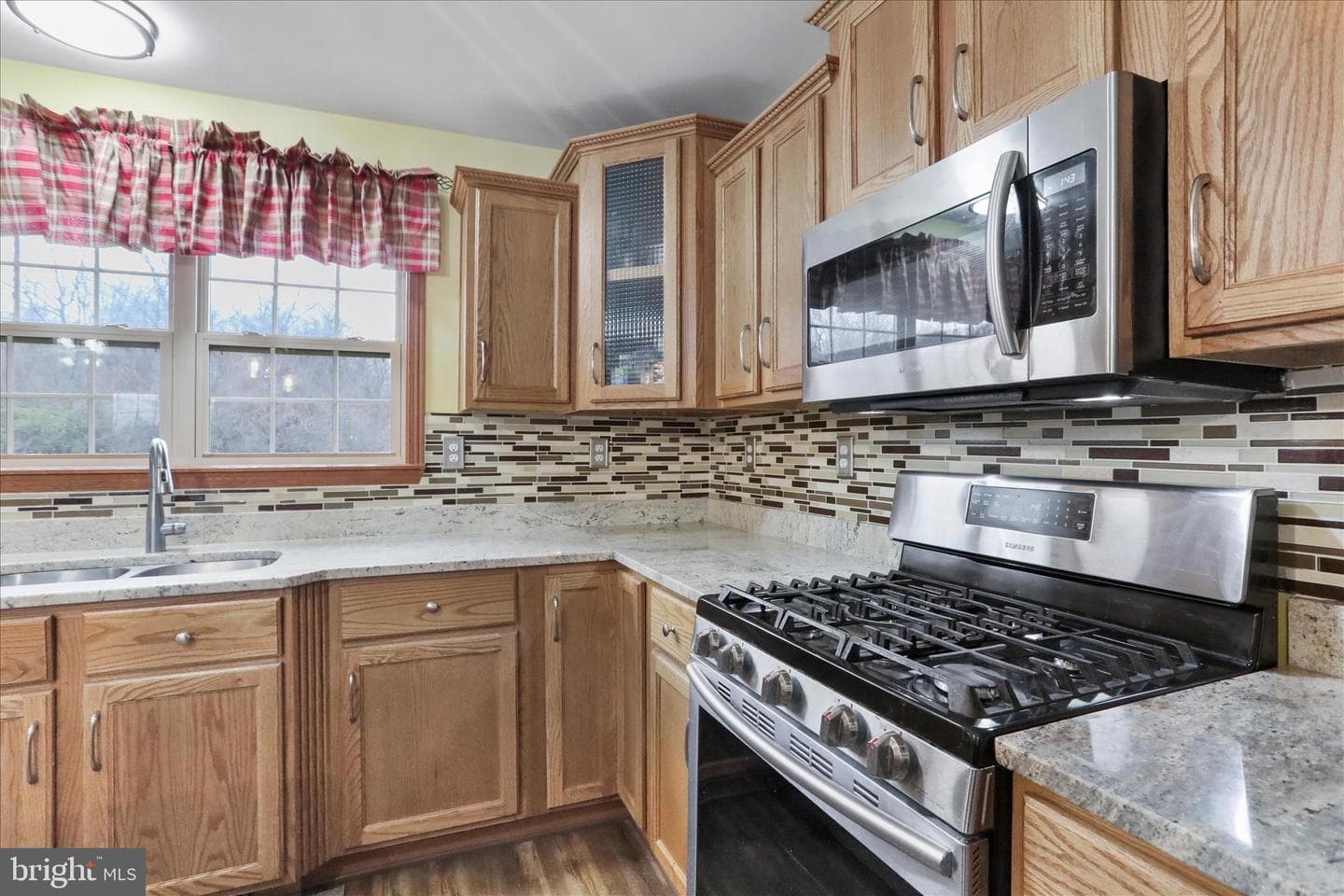 135 Carter Avenue photo 15