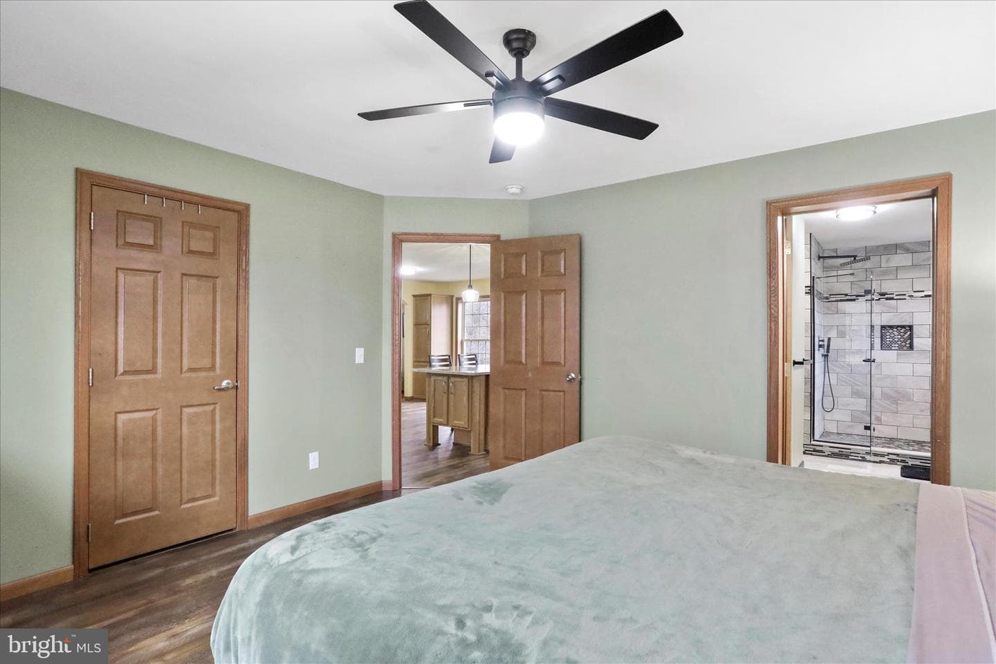 135 Carter Avenue photo 17