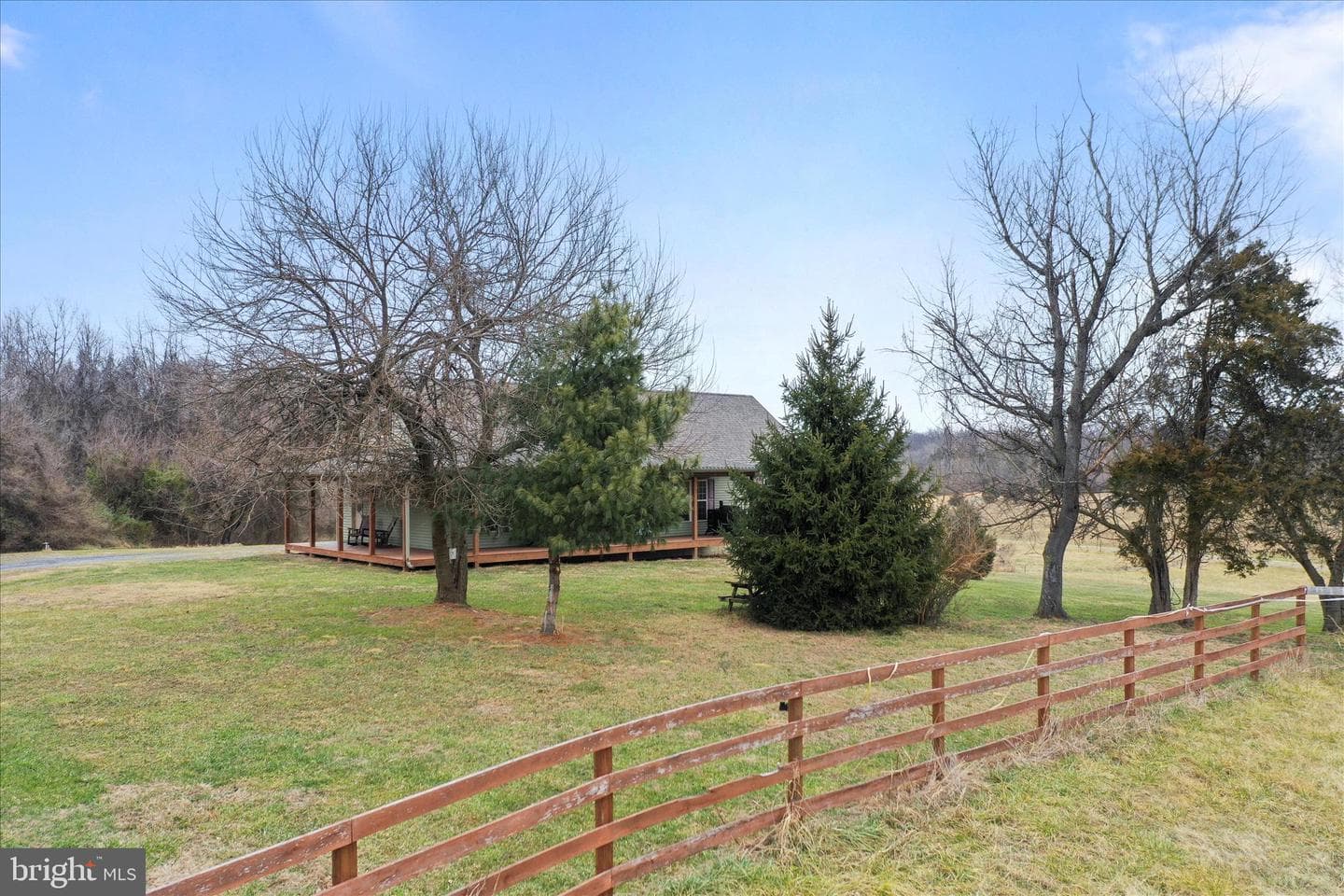 135 Carter Avenue photo 2