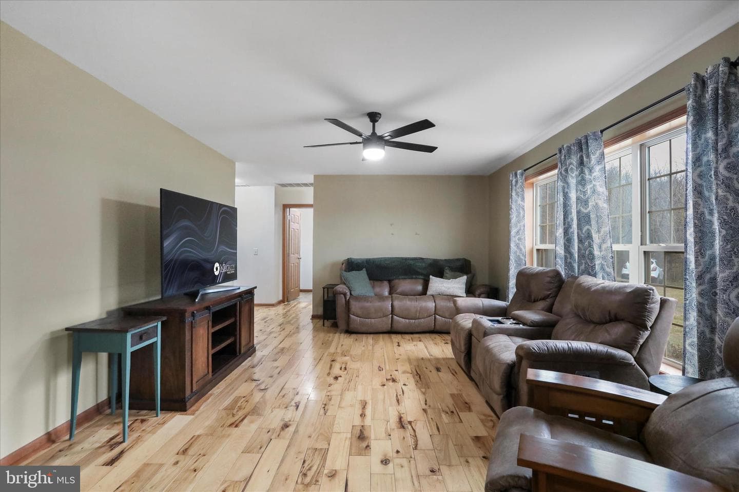 135 Carter Avenue photo 22
