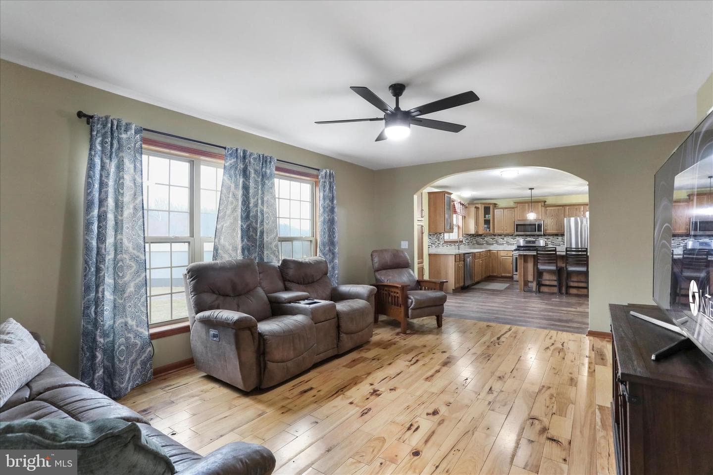 135 Carter Avenue photo 24