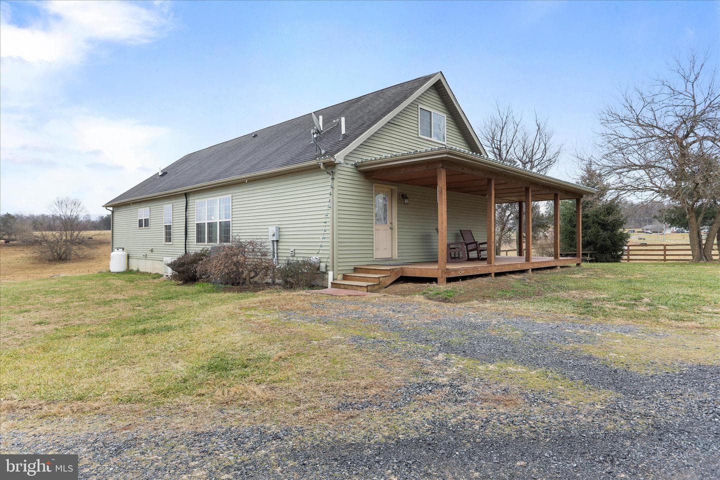 135 Carter Avenue photo 3