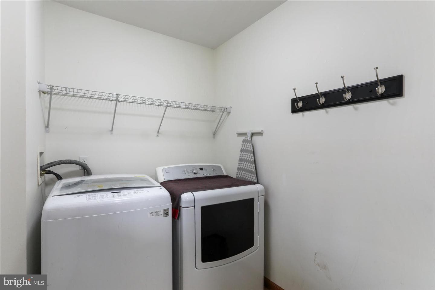 135 Carter Avenue photo 31