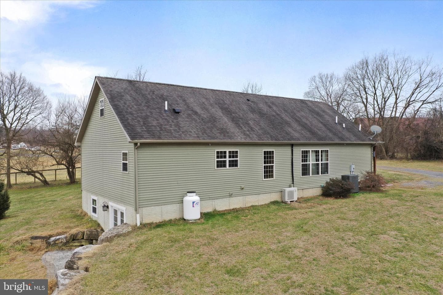 135 Carter Avenue photo 62