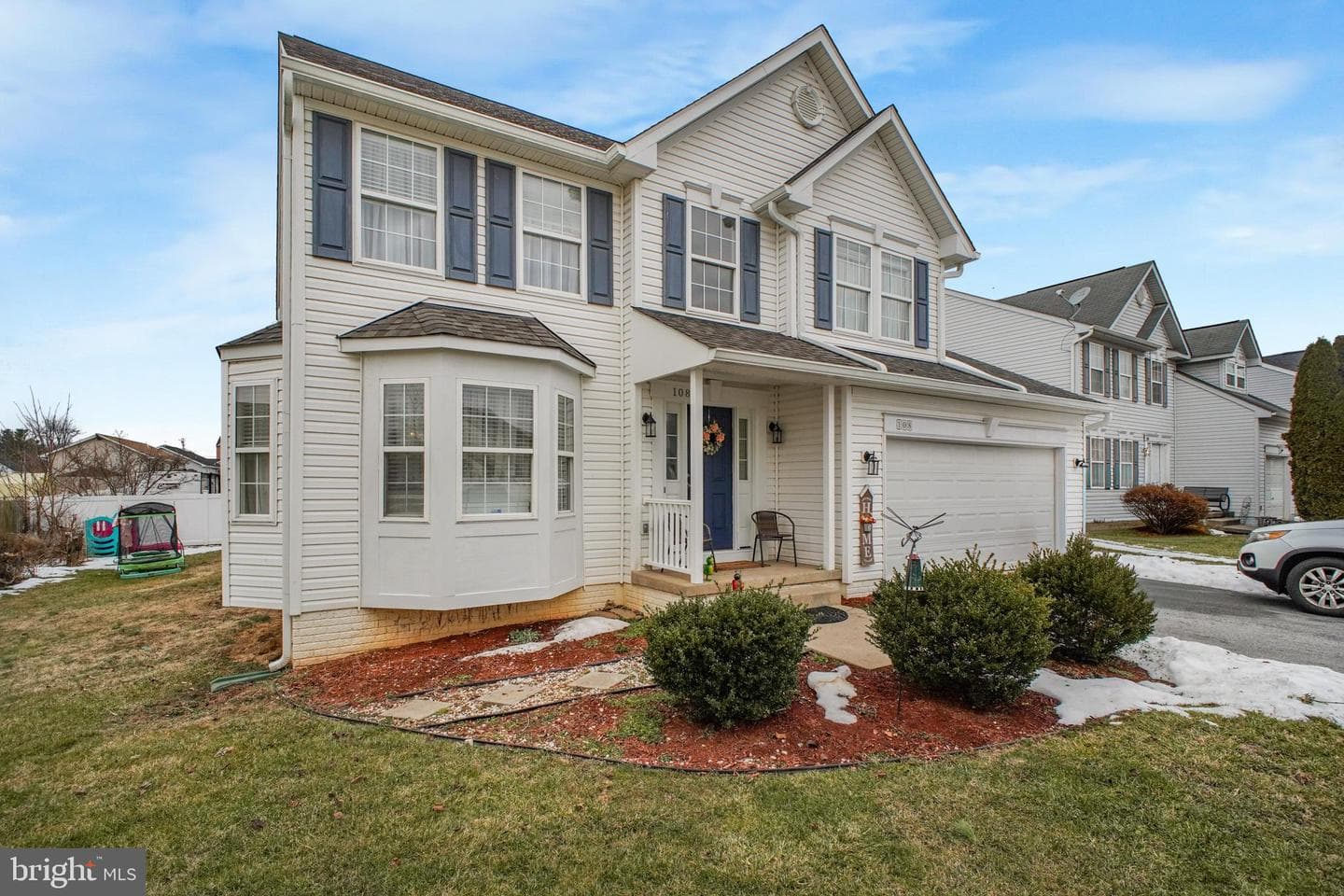 108 Estate Lane photo 2