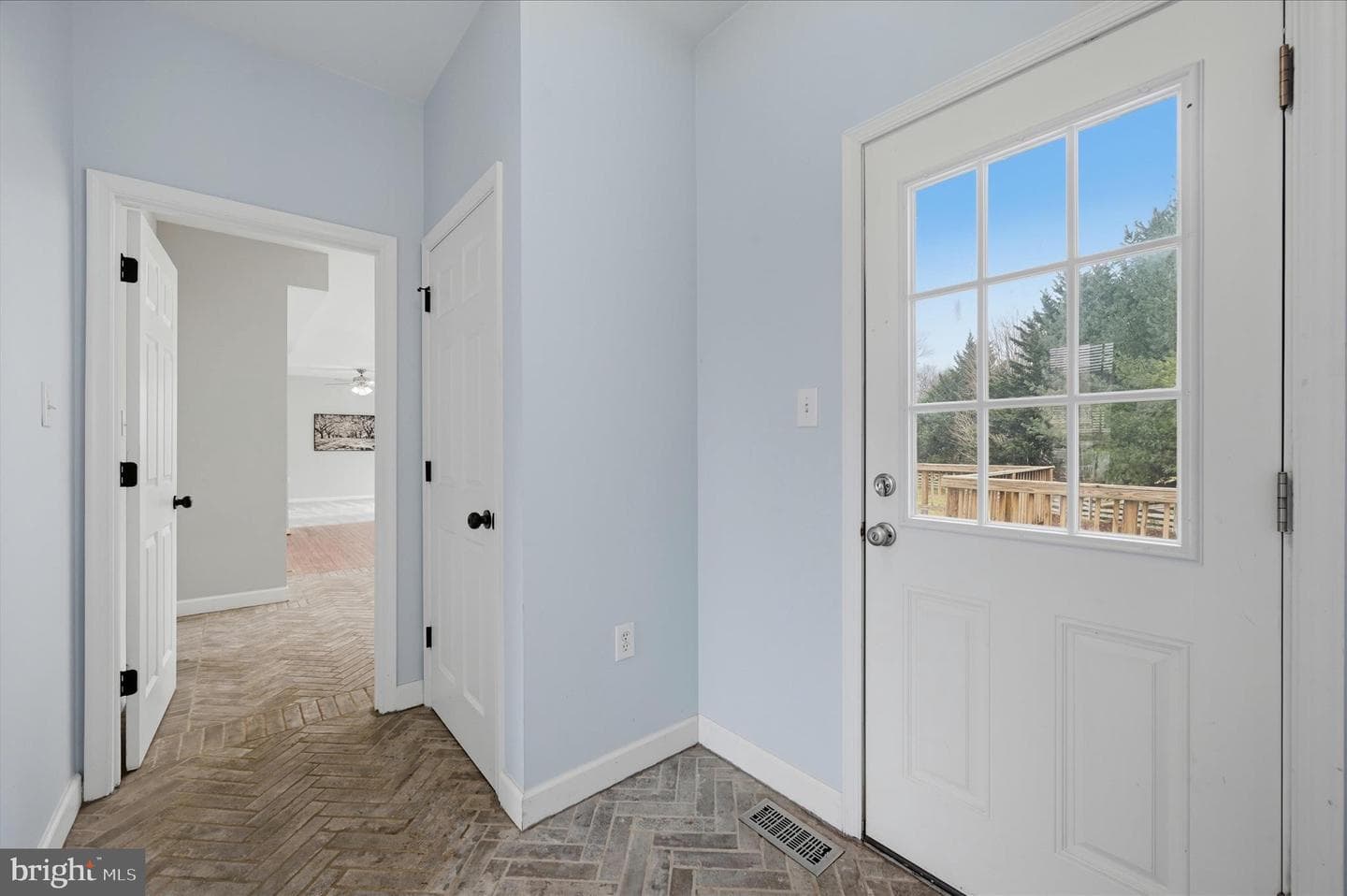 9 General Lawton Court photo 23