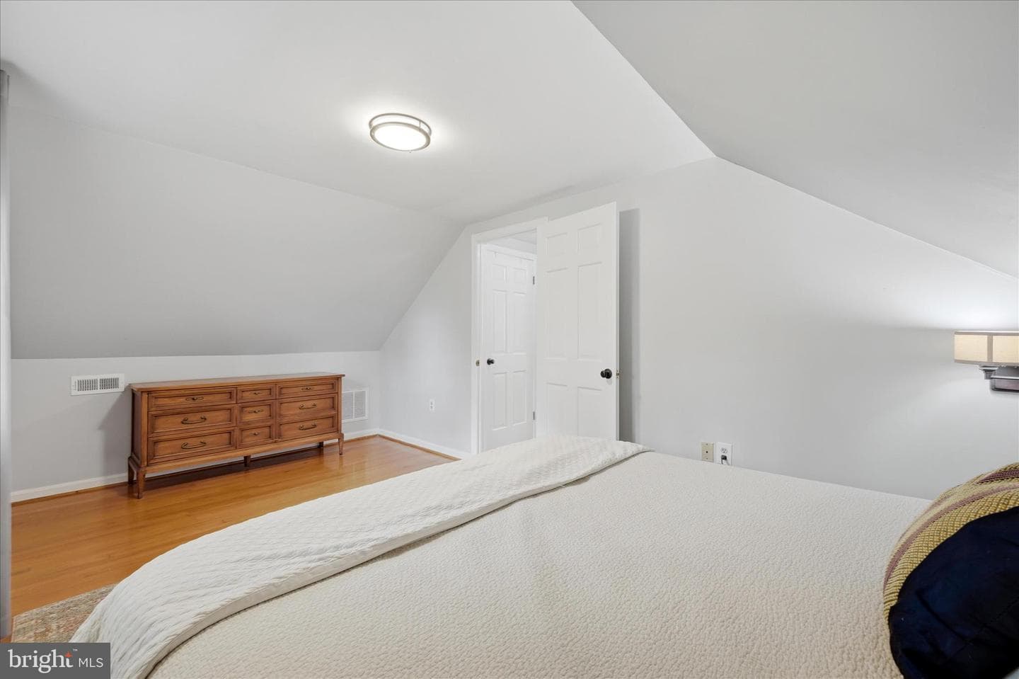 410 E Hunter Street photo 17