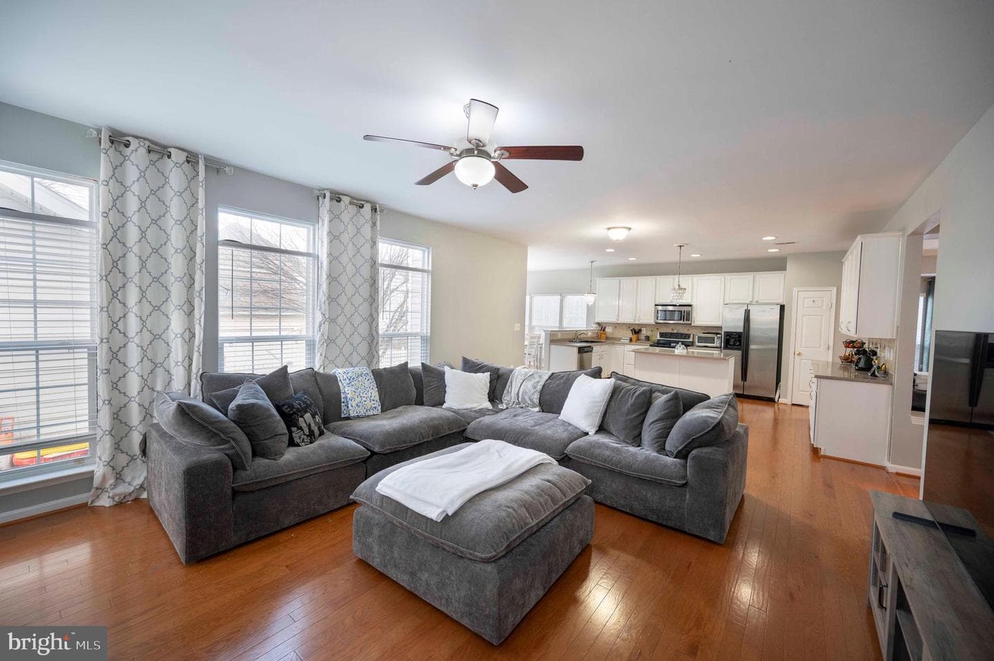424 Prospect Hill Boulevard photo 3