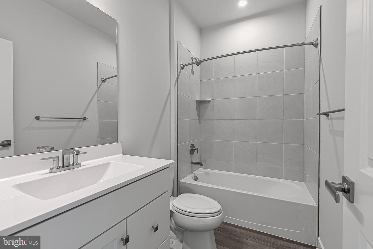 9 Oasis Avenue photo 27