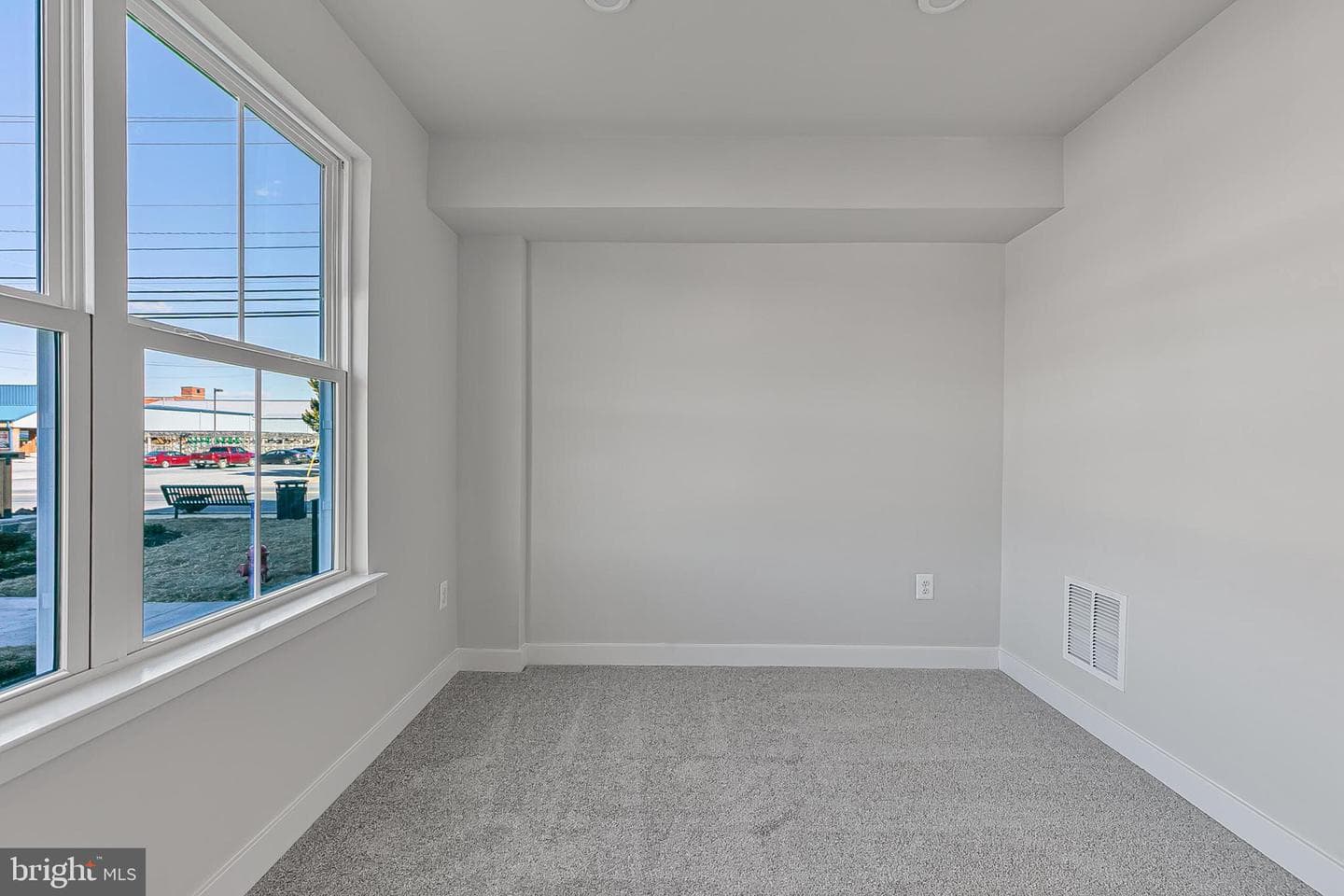 9 Oasis Avenue photo 3