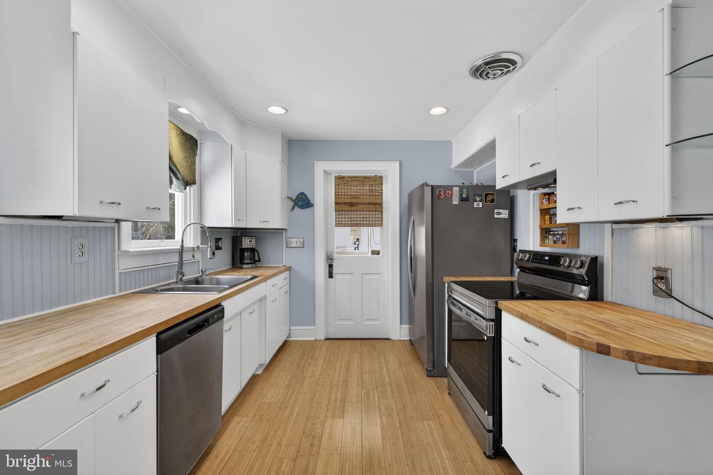 523 S George Street photo 40