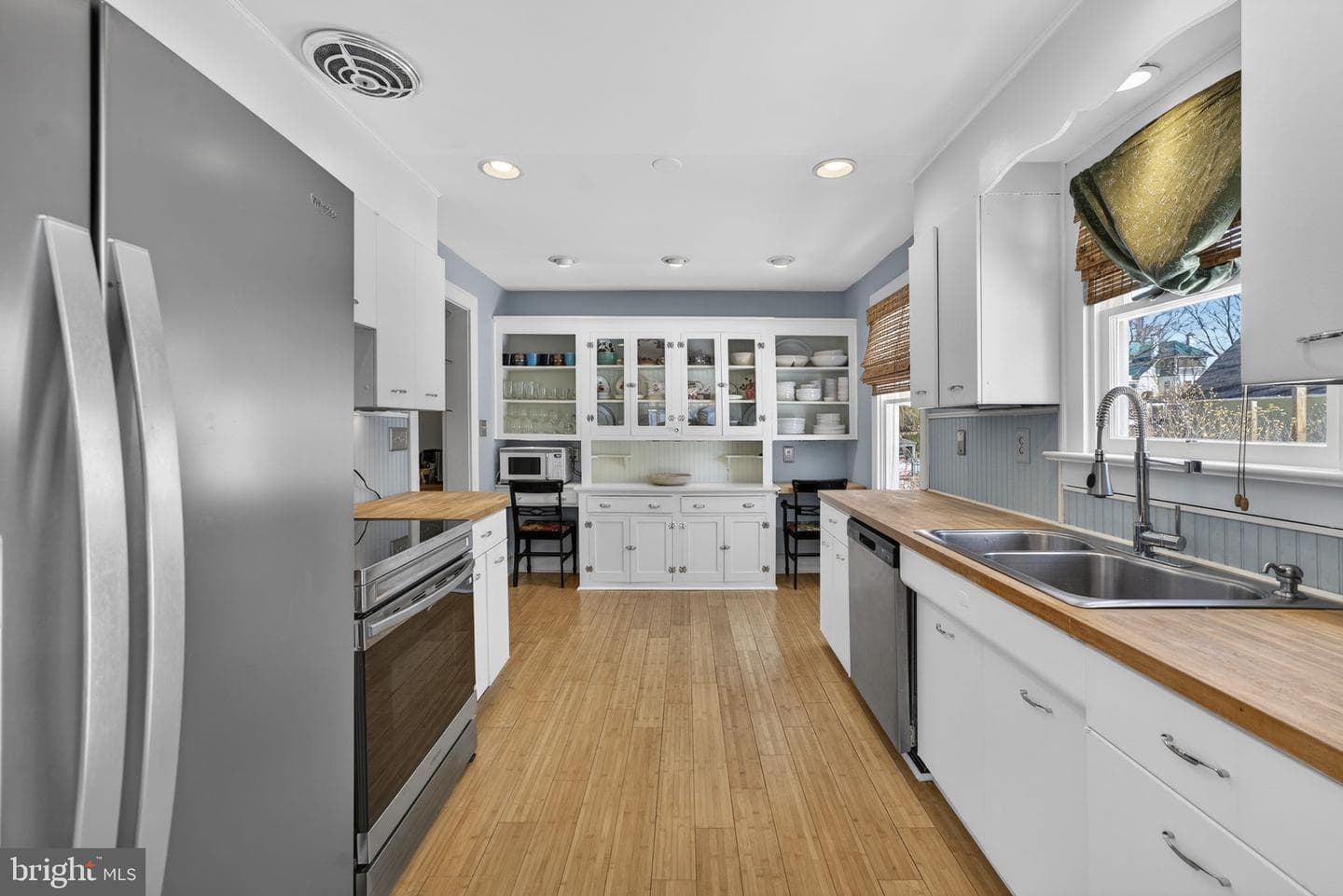 523 S George Street photo 43