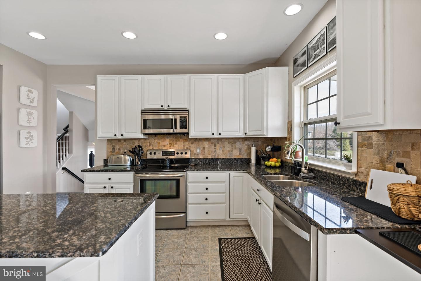 118 Carriage Drive photo 24