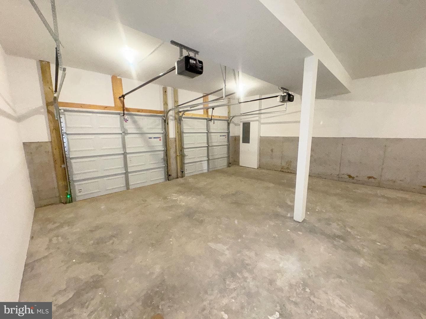 375 Burns Street photo 31