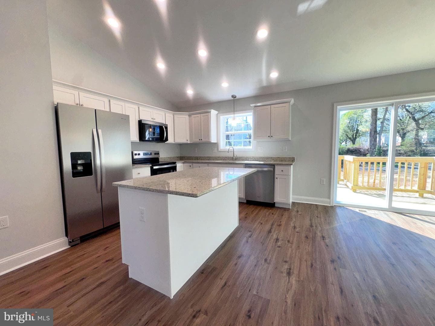 375 Burns Street photo 7