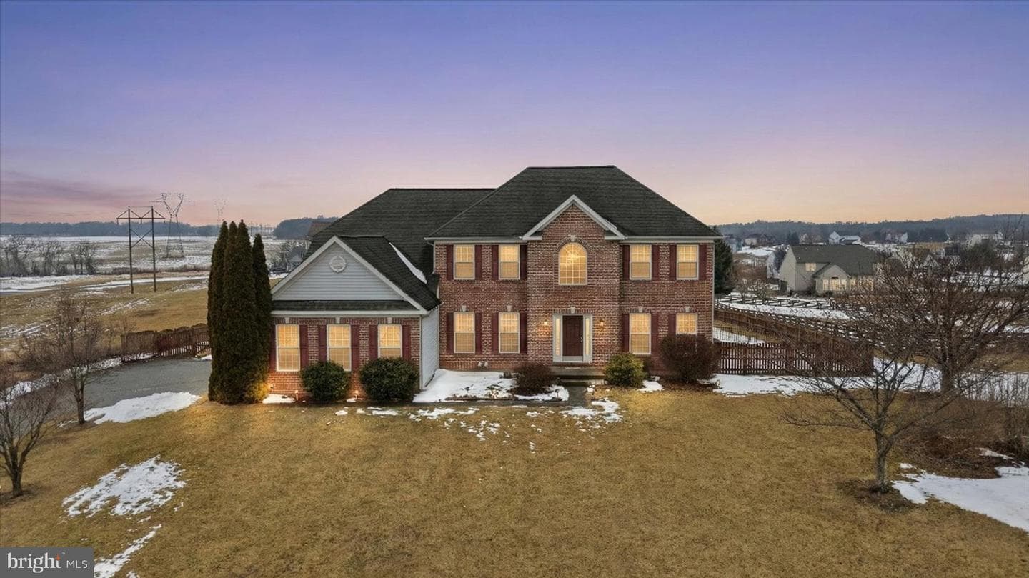 693 Spruce Hill Way photo 2