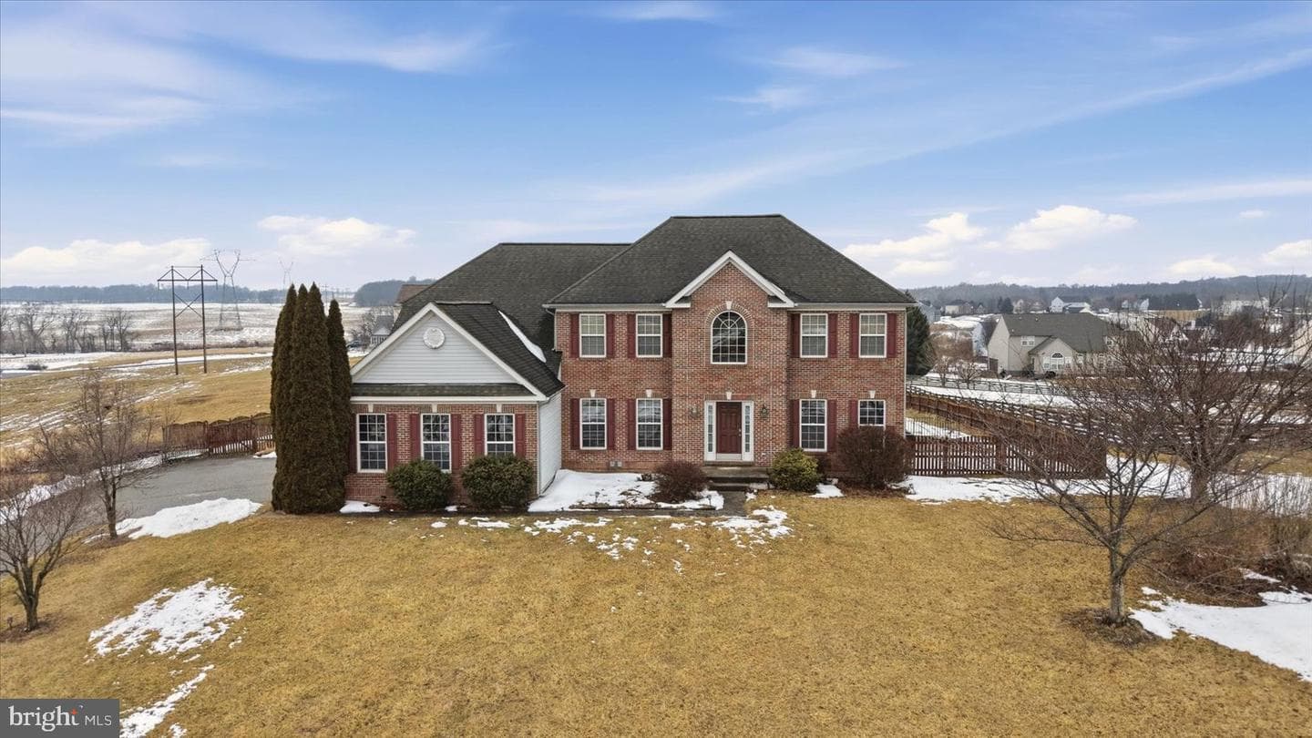 693 Spruce Hill Way photo 3
